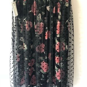 WOMEN’S METRO WEAR SKIRT NET OVERLAY SZ M NWT CUTE